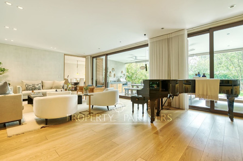 Elegante Y Exclusivo Departamento Con Jardín Priva...