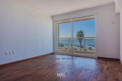 Apartamento En Venta De 3 Dormitorios En Rambla De Punta Carretas