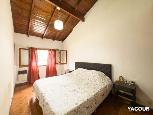 Casa En Venta - 4 Dormitorios 2 Baños - 400mts2 - La Plata-villa Elisa.