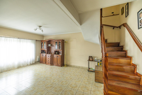 Casa En Venta En Rafael Calzada De 5 Ambientes