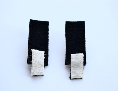 Imagen 4 de 4 de Aros Negro Y Blanco De Cuero Y Acero, Estilo Minimalista