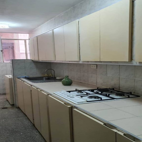 Bello Apartamento De 86 Mtrs2 Con 4 Habitaciones Y 2 Baños Se Vende Ubicado En La Candelaria - Av Universidad