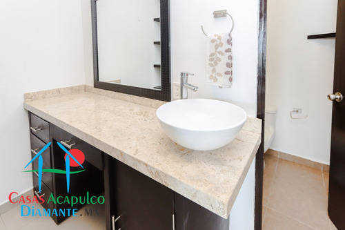 Cad Lobayan 303. Terraza Con Vista Parcial Al Mar
