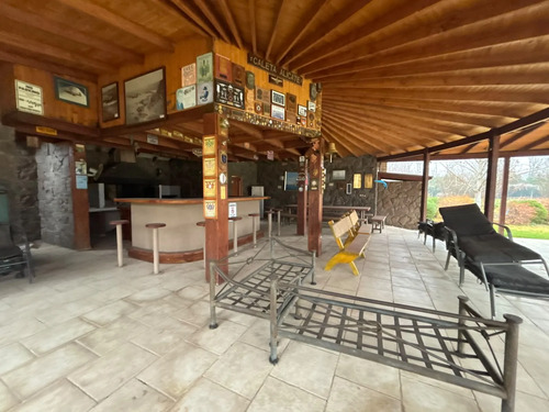 Exclusiva Propiedad Con Casa Principal Y Terreno De 9 Ha.