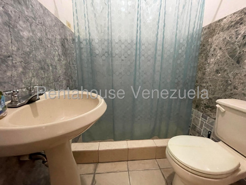 Se Vende Local Comercial 3 Pisos Excelente Ubicación En La Av Bolívar Sector Independencia Cámaras De Seguridad Montacargas Planta Eléctrica Precio De Oportunidad 25-11212 Miriam
