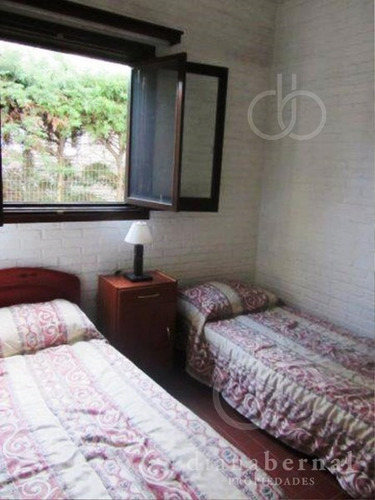 Casa De 4 Dormitorios Próxima Al Mas En Playa Mansa, Punta Del Este - Ref: 43201