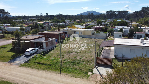 Terreno En Venta En Piriápolis, Los Ángeles. A 4 Cuadras De La Rambla Y Playa. 15 Metros De Frente.