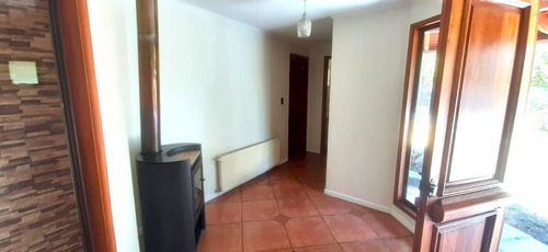Casa En Venta De 5 Dorm. En Colina