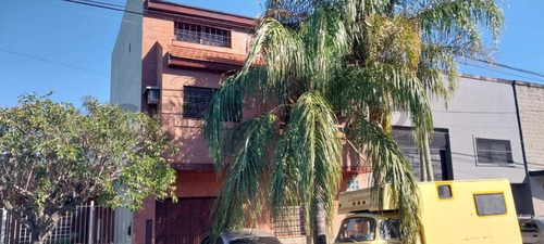 Venta De Amplia Y Cómoda Casa En Lanus Oeste