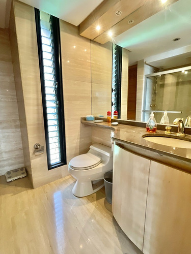 Ph De Lujo En Venta 1100 M2 En Colinas De Valle Arriba