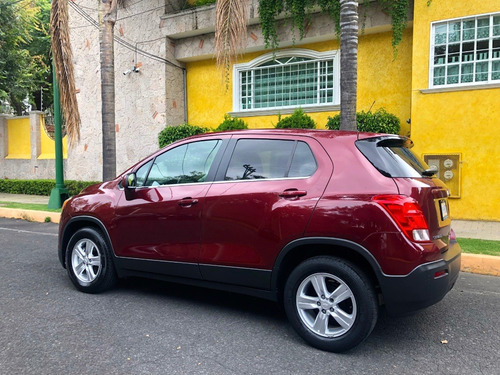 Imagen 2 de 10 de Chevrolet Trax