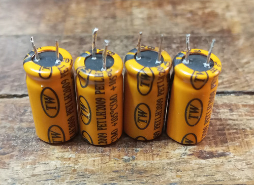 Kit De Condensadores Electroliticos Pequeños (Usado)