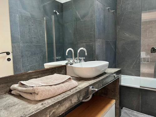 Imagen 15 de 25 de Imperdible Casa Hecha A Nuevo Con Terraza Propia A Cinco Cuadras Del Centro De Martinez.