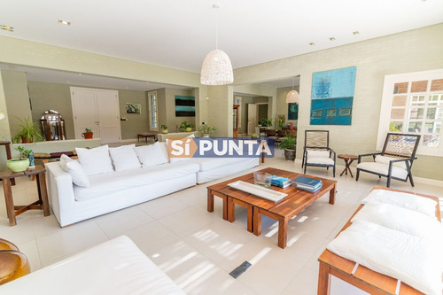 Imagen 6 de 30 de Mansión De Estilo Clásico En Venta En El Corazón De Beverly Hills.