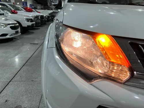 Mitsubishi L200 2.4 Cabina Doble 4x2 Mt