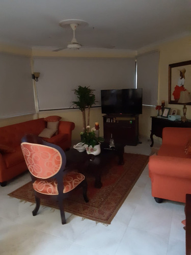 Casa En Santiago Con Diseño Moderno Y Acabados De Alta Calidad