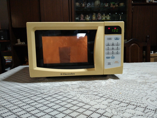 Mícroondas Electrolux.