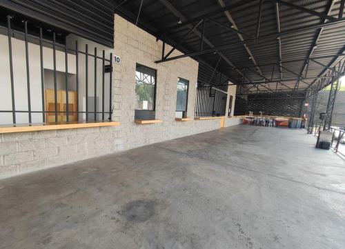 Oportunidad Local Con Isla Al Frente Plaza Comercial Gastronomica Incluye Prestamo Licencia Venta Alimentos Y Bebidas