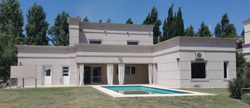 Importante Casa En La Concepción Lujan.