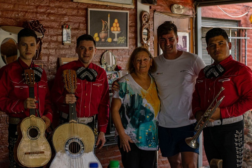 Mariachi Profesional Contratar Serenata Show A Domicilio