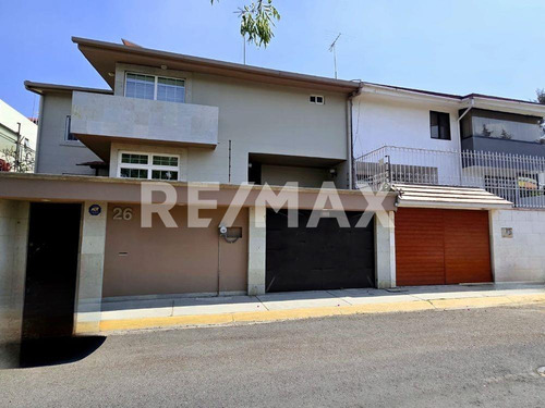 Exclusiva Casa En Venta En Lomas Del Sol: Comodidad Y Ubicación Inmejorable