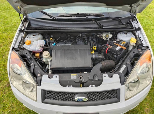 Ford Fiesta 1.6 First 5vel Sedan Mt