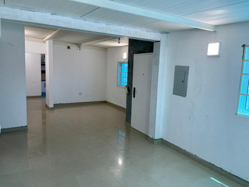 Imagen 5 de 12 de Apartamento Con Local En Margarita En Venta