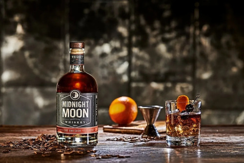 Imagen 9 de 10 de Pack Regalo Whisky Midnight Moon Oak Cask + 50ml Apple Pie