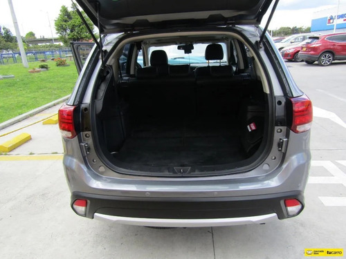 Mitsubishi Outlander At 2.4 4x4 7p