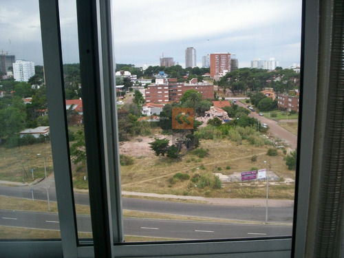 Zona Conrad, A 2 Cuadras Playa Mansa ,sobre Boulevard Artigas- Ref: 8474
