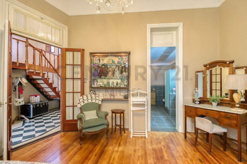 Casa En Venta De 3 Dormitorios Con Patio Y Cochera