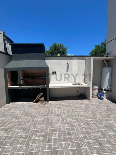 Casa En Venta En City Bell, La Plata