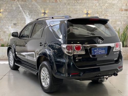 Toyota Hilux SW4 3.0 SRV 4X4 7 LUGARES 16V TURBO INTERCOOLER DIESEL 4P AUTOMÁTICO