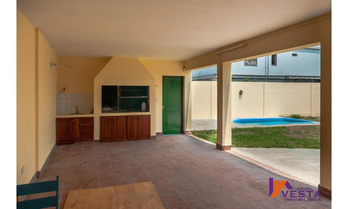En Venta - Gran Casa En B° Grand Bourg - 450 M2 De Terreno