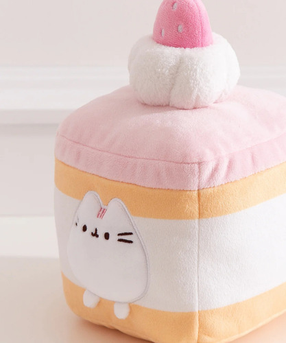 Peluche Gato Pusheen Cat Bizcocho De Fresa Squisheen Gund Color Rosa Claro