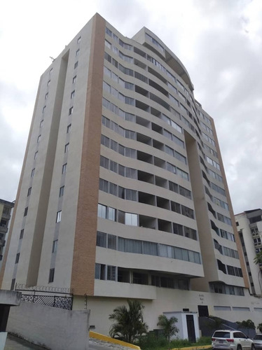 Grupo Lh Vende Apartamento En Valles De Camoruco, Edificio Sevilla Real.