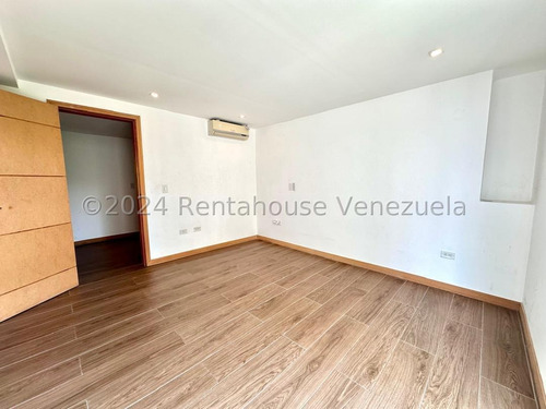 Sofisticado, Lujoso Y Bien Equipado Espectaculo De Departamento En Una Zona Inmejorable - Lomas De Las Mercedes // Luis Gomez // Mls #25-2581