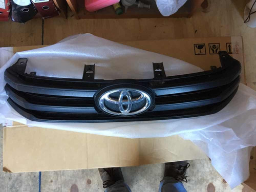Mascara Toyota Hilux
