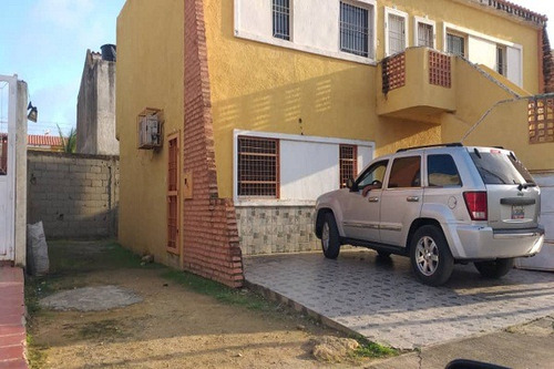 Ws Asein1616 Vende Cómoda Casa En Residencias Coco Mango En Tucacas Edo. Falcón