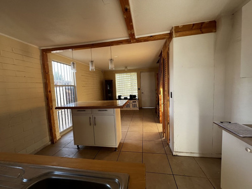 Hermosa Casa En Venta, 2 Pisos, 2d1b, Sector Tranquilo, Club
