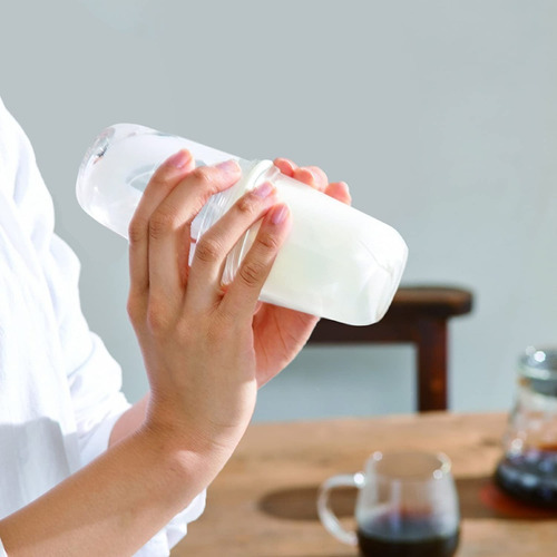 Imagen 2 de 4 de Hario Latte Shaker Espumador De Leche Off White / Ls-70-ow