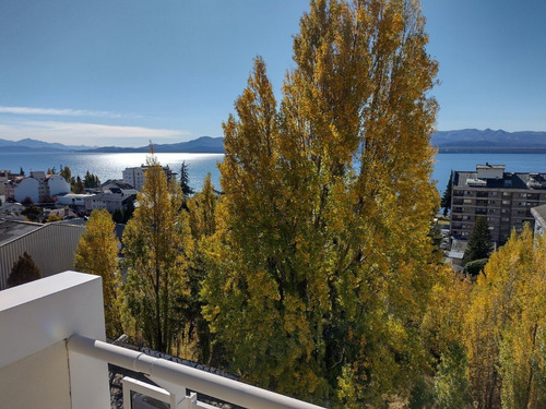 Imagen 1 de 25 de Venta Departamento Dúplex Centro Bariloche Con Vista Al Lago Y Cochera + Baulera, 3 Dormitorios, 3 Baños, 2 Balcones.
