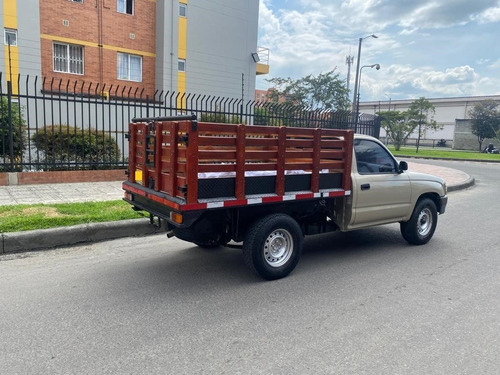 Toyota Hilux Hide Rider Mt 2400