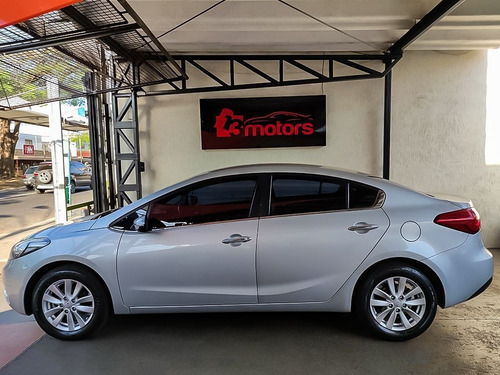 Imagem 10 de 13 de Kia Cerato 1.6 Sx 16v 2016