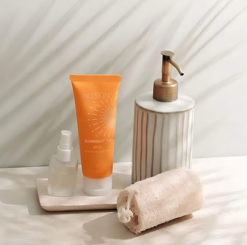Nu Skin | Sunright Protector Solar SPF 50 Bloqueador Protector Resistente al Agua Rostro y Cuerpo Para Todo Tipo de Piel 100ml