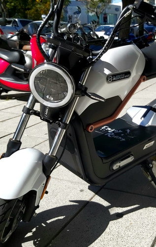 Imagen 4 de 15 de Sunra Miku Max 800w 60v Litio Moto Eléctrica 0km V
