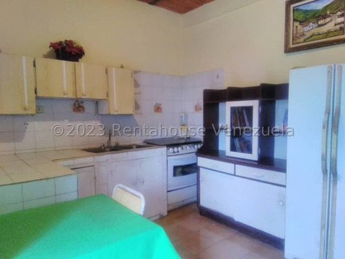 Casa En Venta De 3 Niveles La Cooperativa Maracay 25-15196 Apd