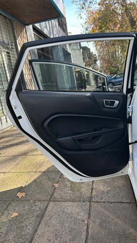 Ford Fiesta Kinetic 1.6 Titanium Powershift 120cv