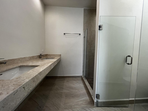 Casa En Venta Merida, Temozon Norte, 3 Hab, Cochera Y Piscina, Entrega Inmediata.