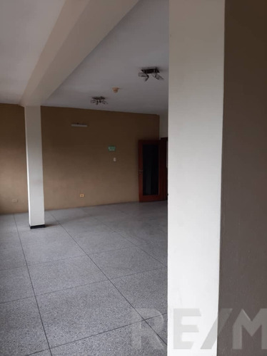 Imagen 14 de 14 de Edificio Comercial Dos Plantas A Pie Calle México Cumaná Amplio Local Comercial En Pb Y 5 Oficinas Con Baño Privado